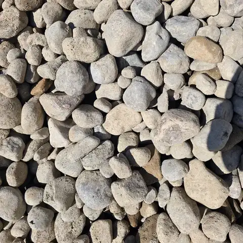 4–6" river rock close-up
